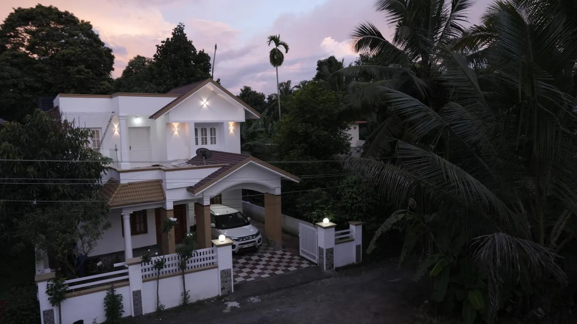 Opel Homes - Family Retreat Near Airport Nedumbassery